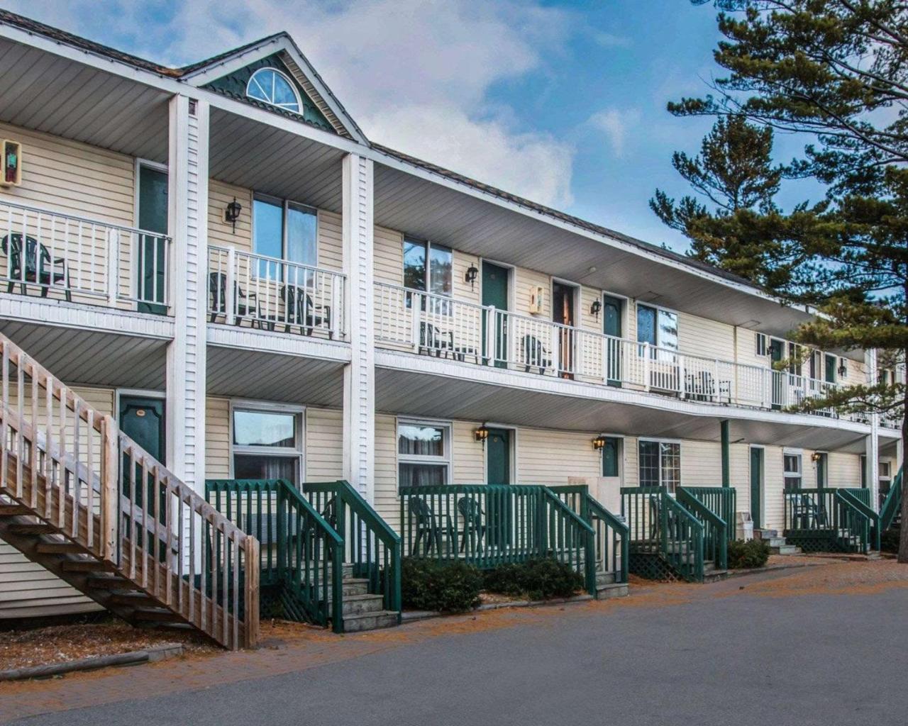Econo Lodge Bayview マッキノー・シティ エクステリア 写真