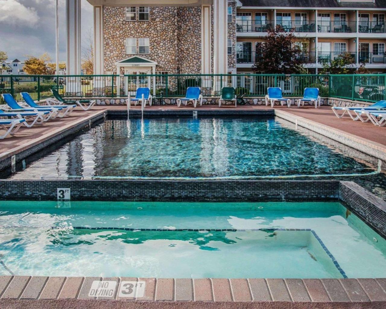 Econo Lodge Bayview マッキノー・シティ エクステリア 写真