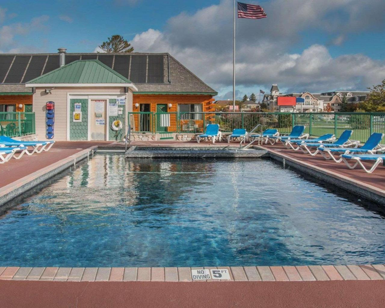 Econo Lodge Bayview マッキノー・シティ エクステリア 写真